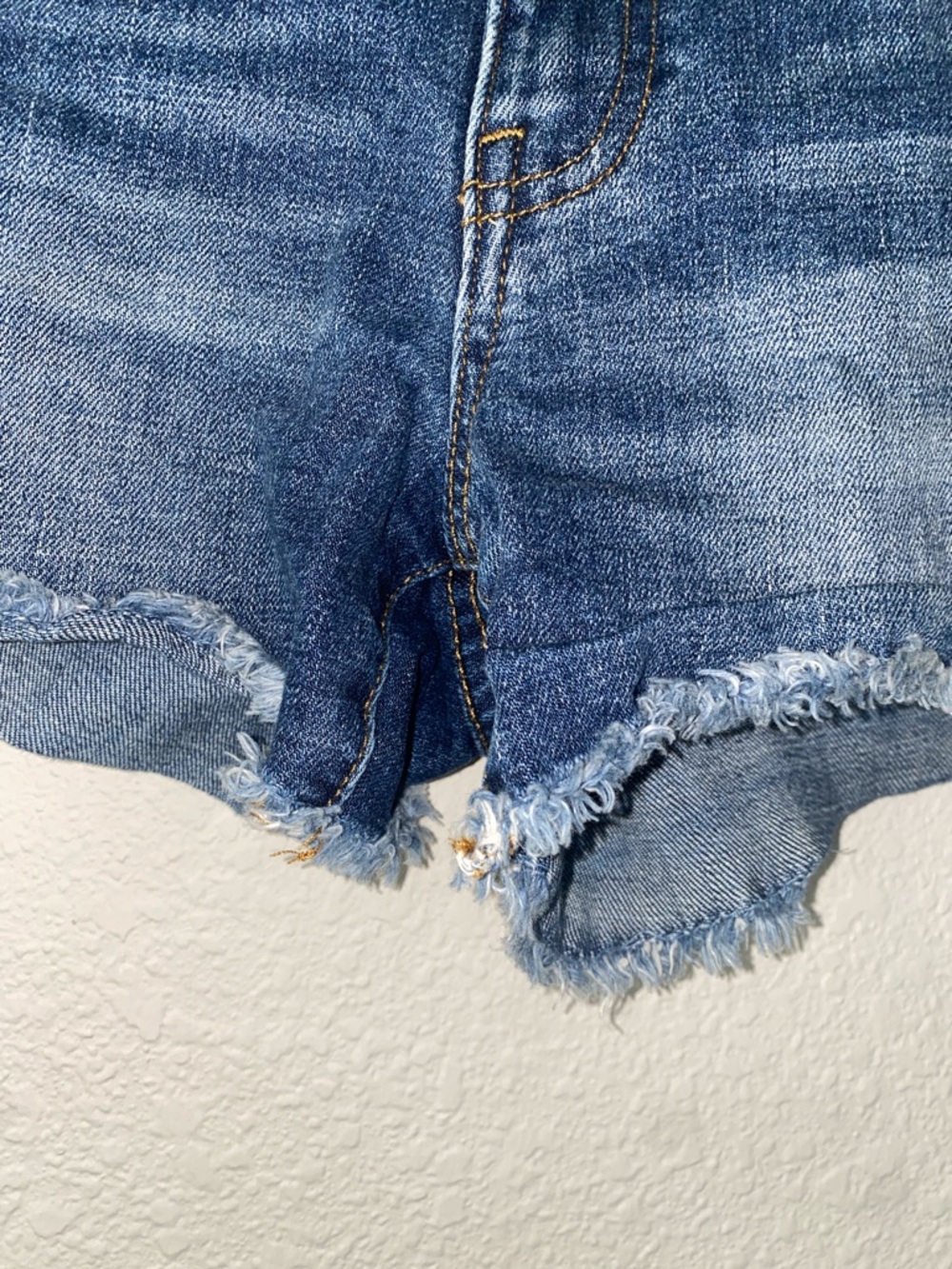 🛍️GAP 3” denim jean shorts! - Picture 3 of 9